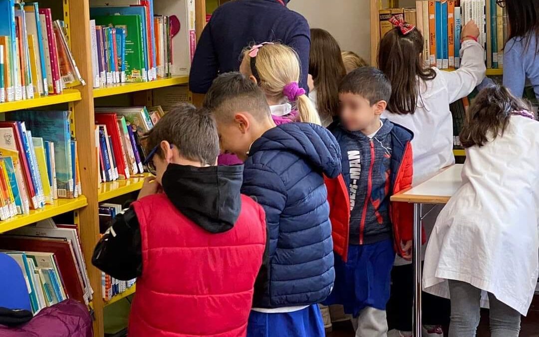 La scuola primaria in visita alla biblioteca